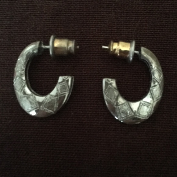 Silver Earrings - Picture 1 of 1